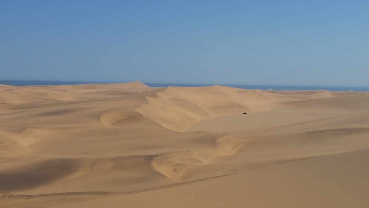 Namibia: Dünen der Namib bei Swakopmund mit Atlantik