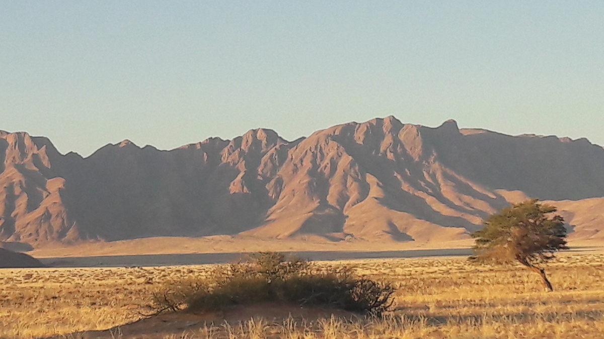 Namibia: Mountain range near the 'Desert Camp'
