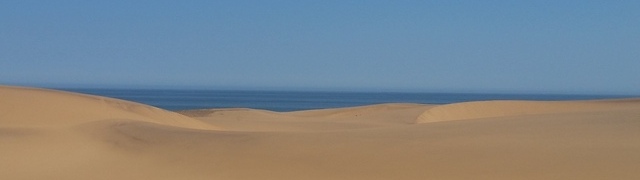 Namibia: Dünen der Namib bei Swakopmund mit Atlantik